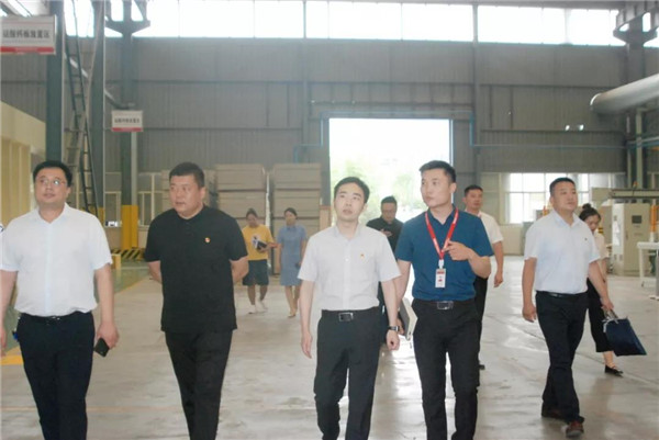 許昌市團市委副書記李夢龍蒞臨寶潤達參觀調(diào)研